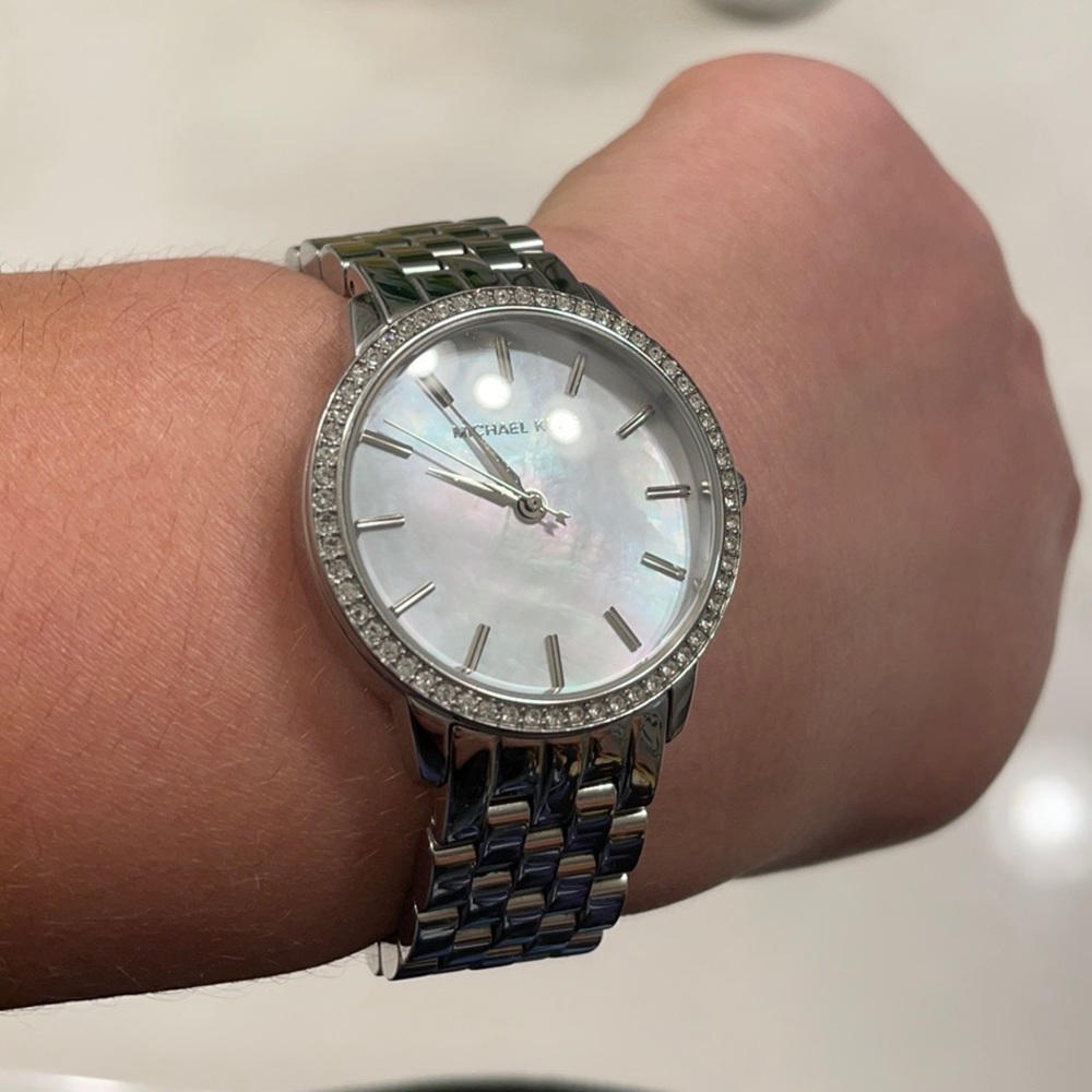 Michael Kors silver watch - Picture 4 of 4